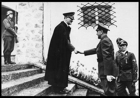 Hitler y Católico Ante Pavelic, líder y marioneta Nazi de Croatia