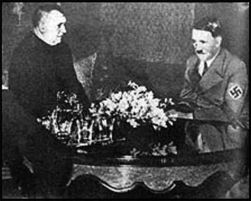 Sacerdote Católicos Jozef Tiso y Hitler
